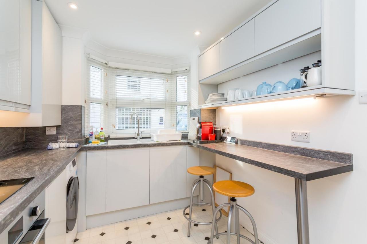 Modern Mews House With Free Parking Space, And Patio By Huluki Sussex Stays Brighton Exteriör bild