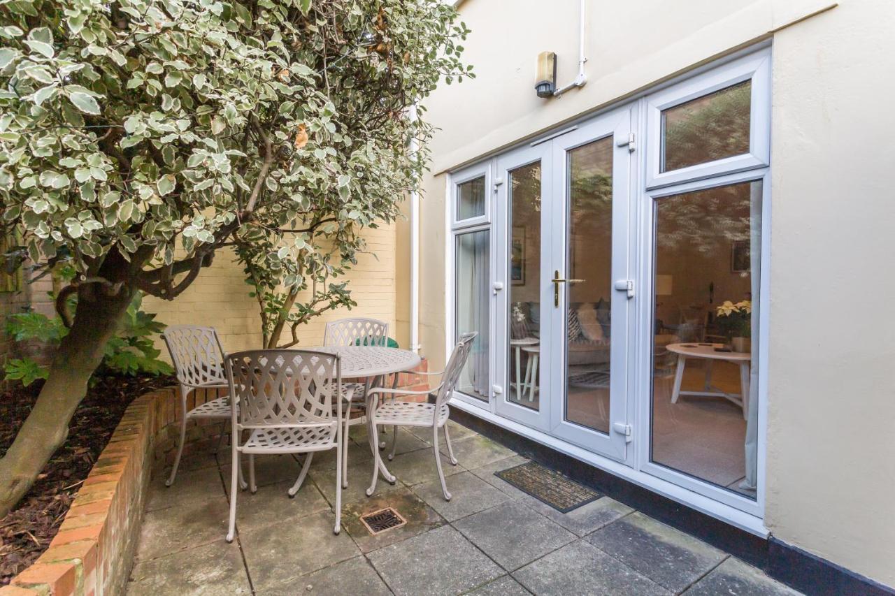 Modern Mews House With Free Parking Space, And Patio By Huluki Sussex Stays Brighton Exteriör bild