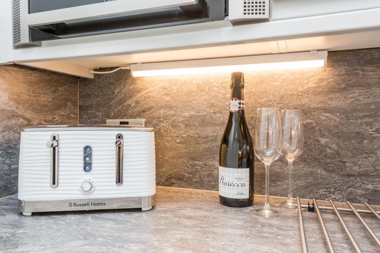 Modern Mews House With Free Parking Space, And Patio By Huluki Sussex Stays Brighton Exteriör bild